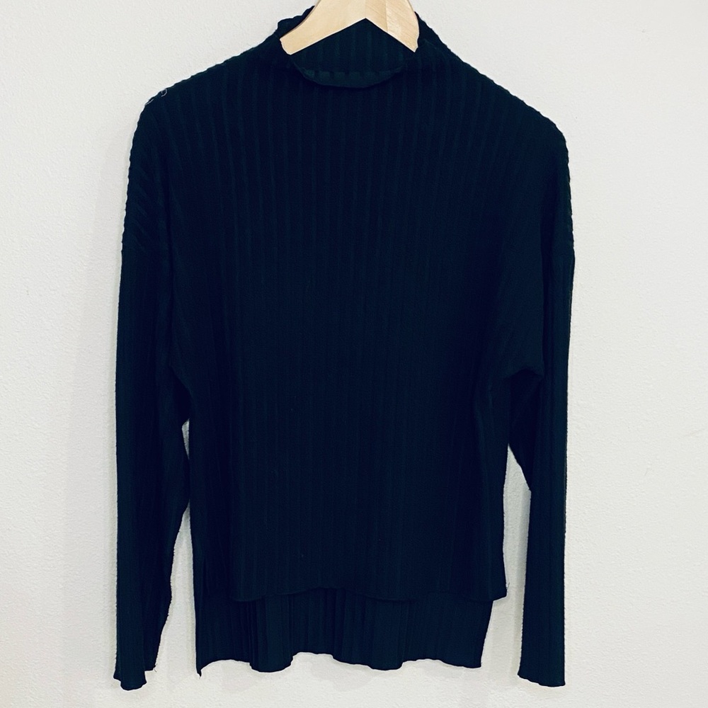 Elegant Black Ribbed Women's Top